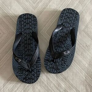 Showaflops Boys Black & Grey Tire Tracks Flip Flops - Size 2